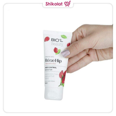 کرم کنترل سن مرطوب کننده دست و صورت بیول حاوی عصاره رز هیپ و آووکادو حجم 60 میل Biol Age Control Booster Hip Rose & Avocado Cream