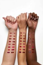 رژلب مدادی مرطوب کننده لب هوشمند شماره 12 گلدن رز Golden Rose شیکولات